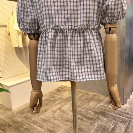 체크 리본 프릴 블라우스