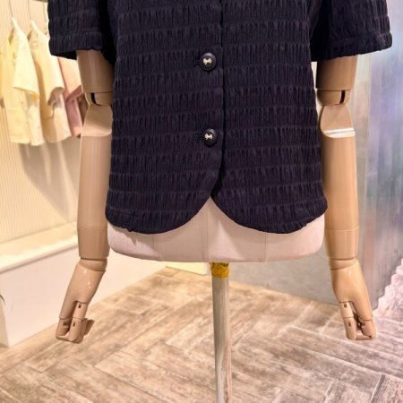 입체 패턴 단추 블라우스