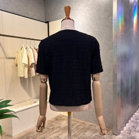 입체 패턴 단추 블라우스