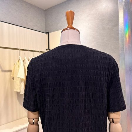 입체 패턴 단추 블라우스