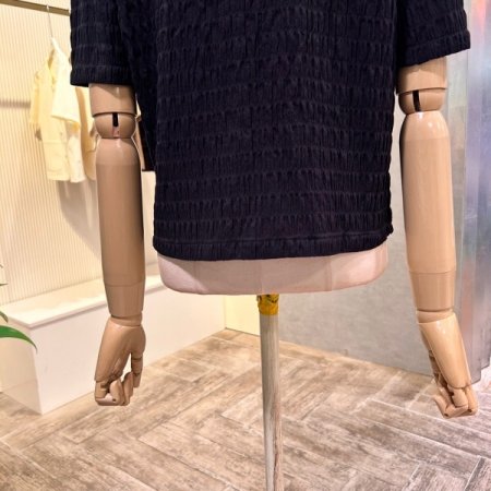 입체 패턴 단추 블라우스