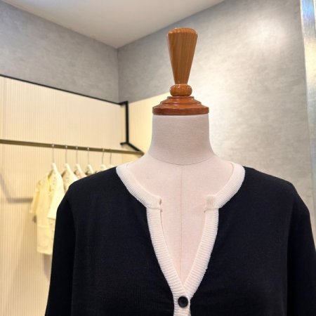 V넥 단추 배색 셋업 가디건