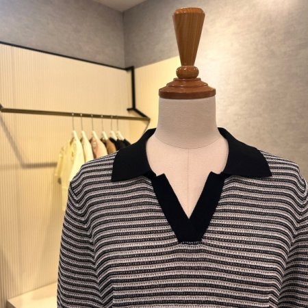 카라 스트라이프 니트