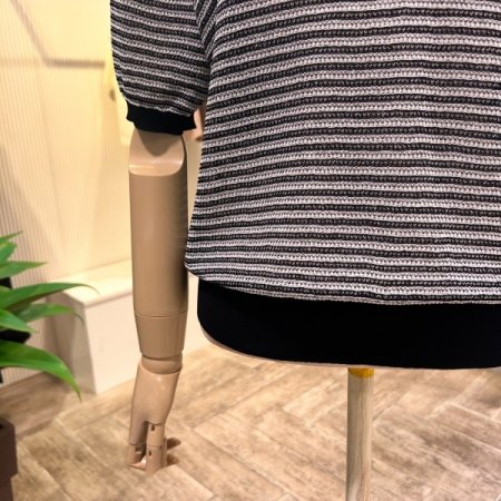 카라 스트라이프 니트