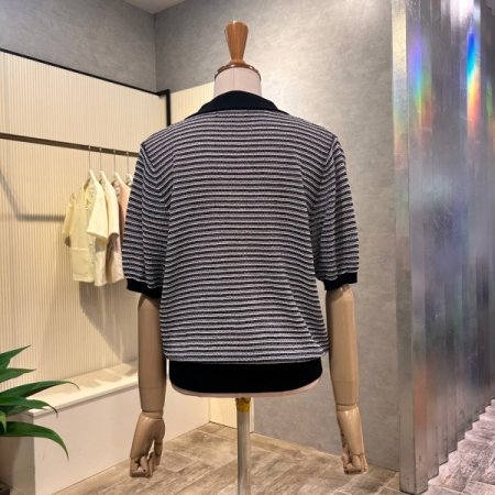 카라 스트라이프 니트