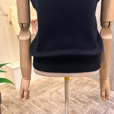 캡소매 배색 카라 니트