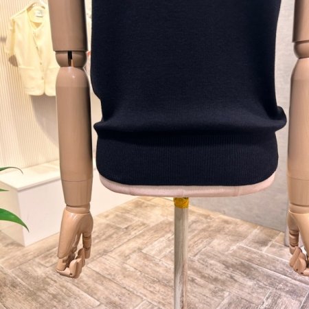 캡소매 배색 카라 니트