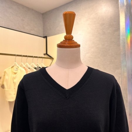 브이넥 베이직 니트