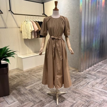 벨티드 플리츠 라인 원피스