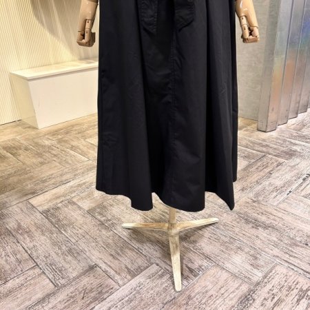 벨티드 플리츠 라인 원피스