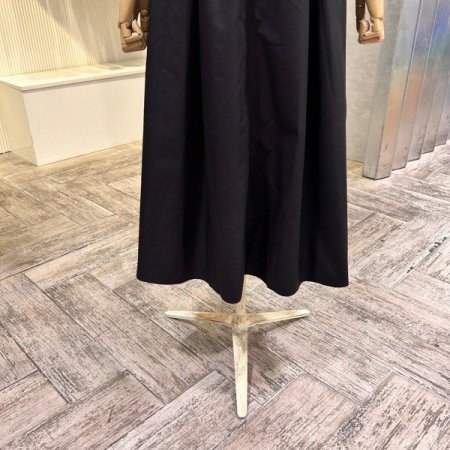 벨티드 플리츠 라인 원피스