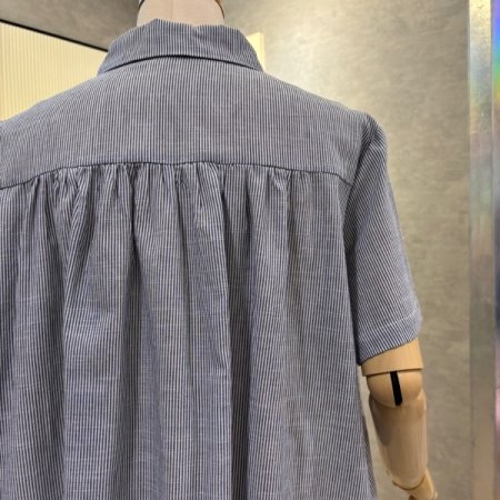 언발 셔링 스트라이프 카라 셔츠