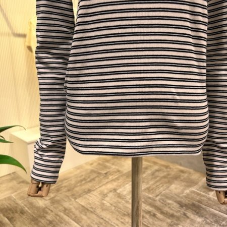 스퀘어넥 배색 티셔츠