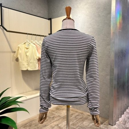 스퀘어넥 배색 티셔츠