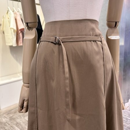 백 밴딩 플레어 롱 스커트