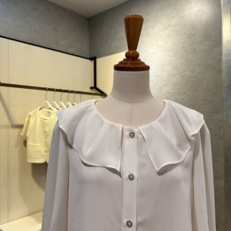 프릴 카라 단추 블라우스