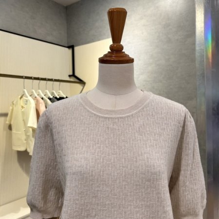 퍼프소매 입체 패턴 니트
