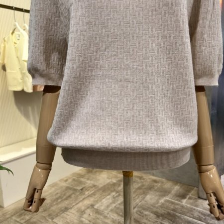 퍼프소매 입체 패턴 니트