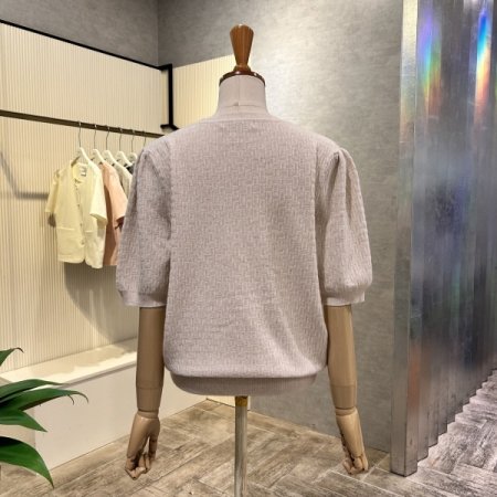 퍼프소매 입체 패턴 니트