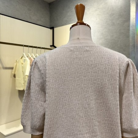 퍼프소매 입체 패턴 니트