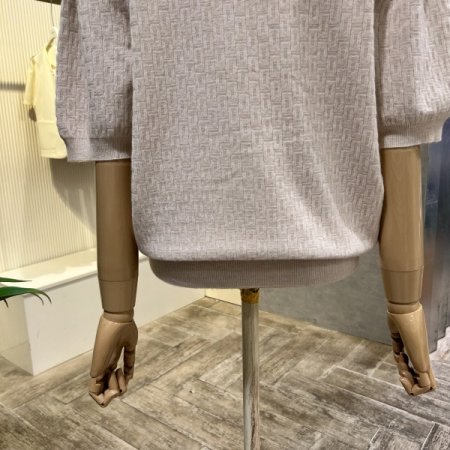 퍼프소매 입체 패턴 니트