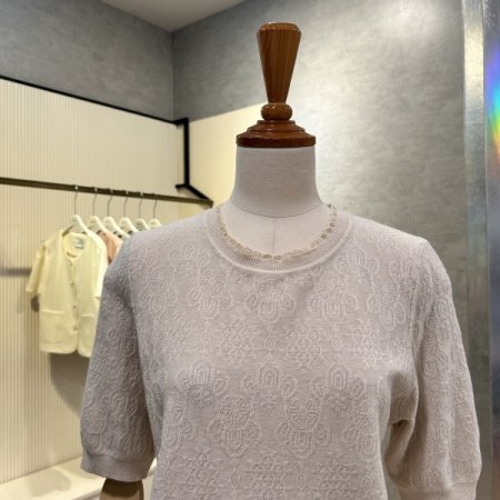 웨이브 넥 패턴 니트