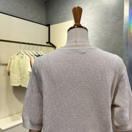 웨이브 넥 패턴 니트