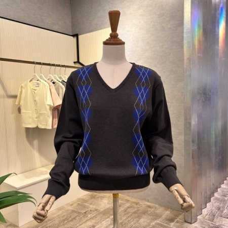 하트 패턴 브이넥 니트