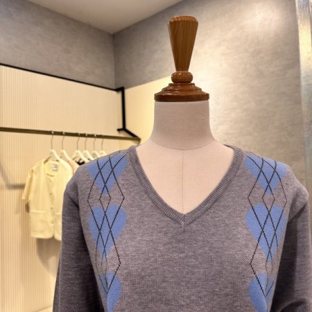 하트 패턴 브이넥 니트
