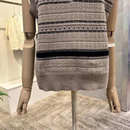 패턴 배색 브이넥 베스트 니트