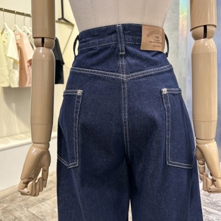 절개 라인 포켓 워싱 청바지