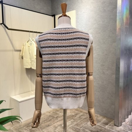 배색 패턴 V넥 베스트 니트