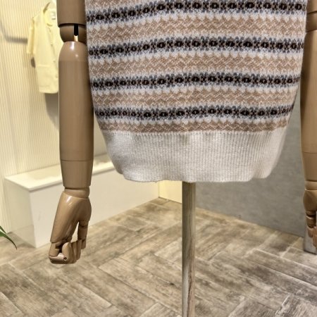 배색 패턴 V넥 베스트 니트