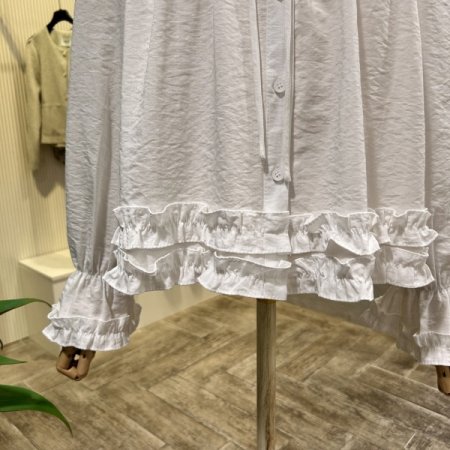 셔링 밴딩 라인 프릴 블라우스