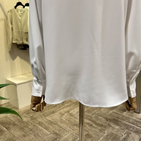 V넥 스트랩 단추 블라우스