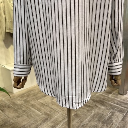 스트라이프 언발 카라 셔츠