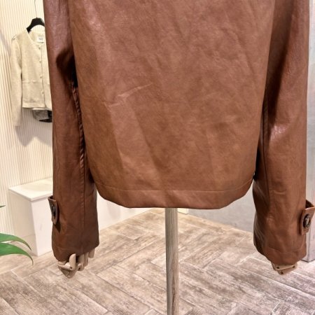 인조 가죽 카라 단추 재킷