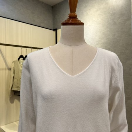 V넥 베이직 니트