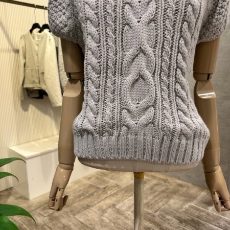 꽈배기 캡소매 니트