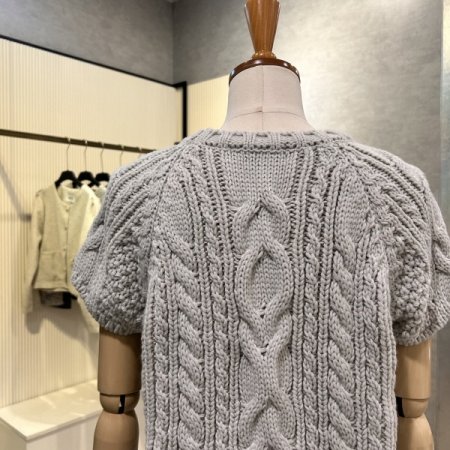 꽈배기 캡소매 니트