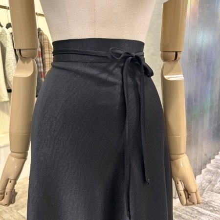 백 밴딩 스트랩 롱 스커트