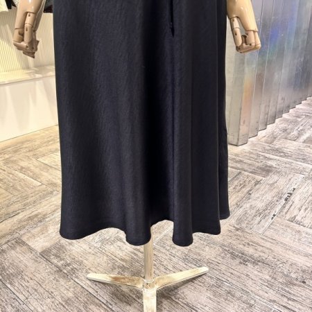 백 밴딩 스트랩 롱 스커트