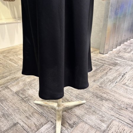 백 밴딩 스트랩 롱 스커트