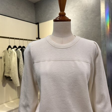 라운드 퍼프 소매 니트