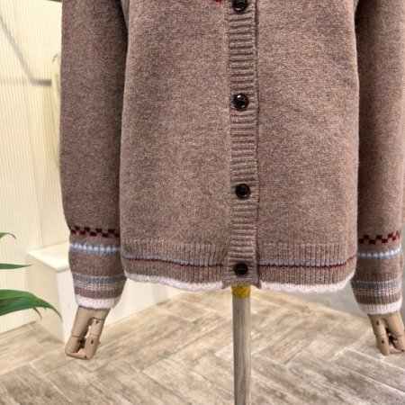 플라워 라인 배색 단추 가디건