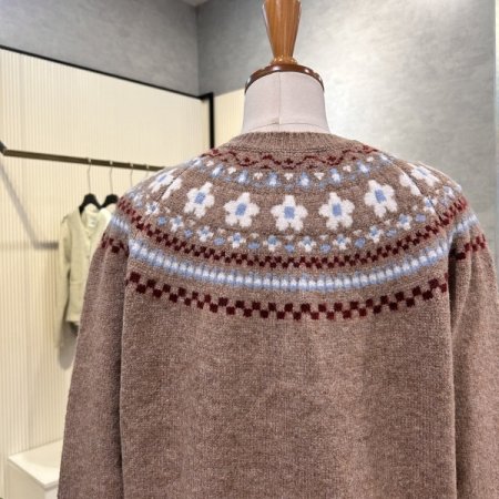 플라워 라인 배색 단추 가디건