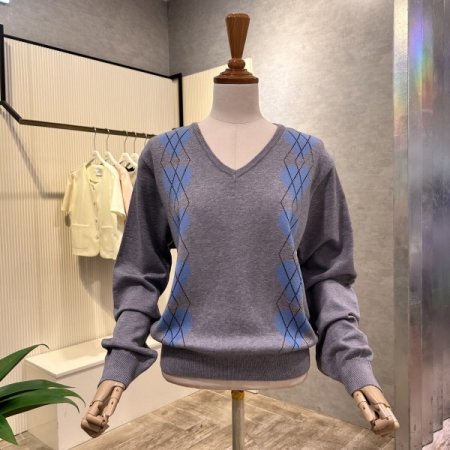 브이넥 하트 패턴 니트