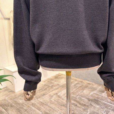 브이넥 하트 패턴 니트