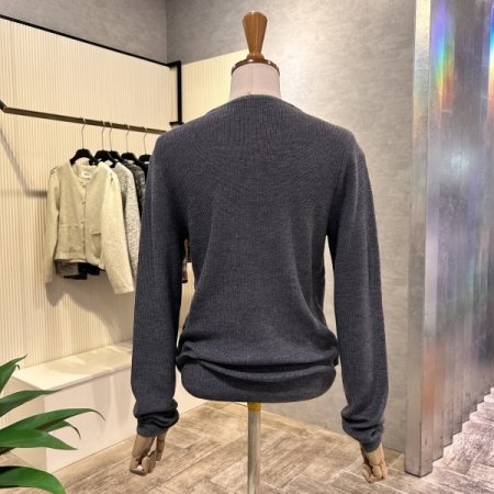 레이어드 민소매 단추 니트