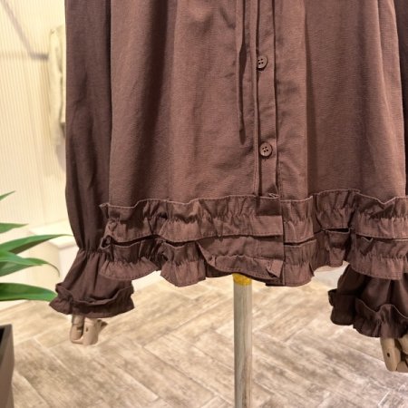 프릴 셔링 밴딩 라인 블라우스